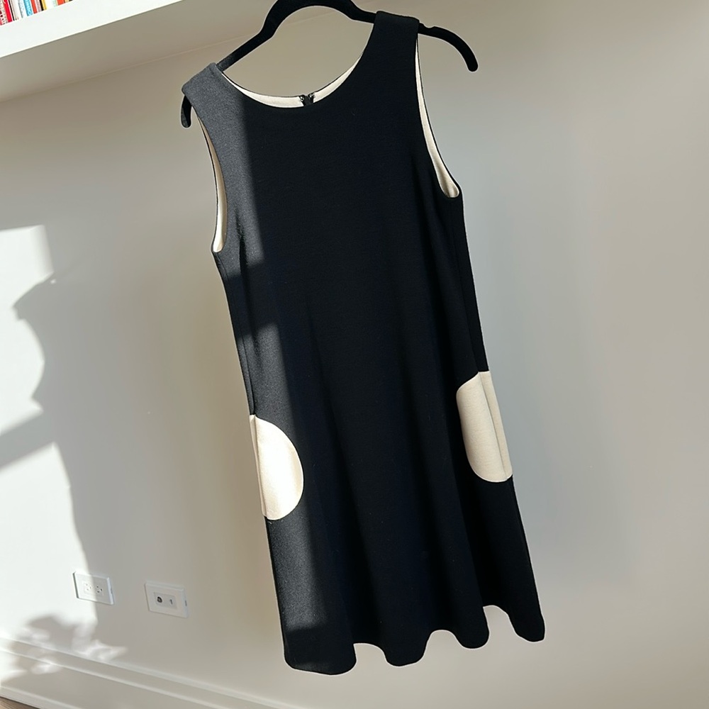 Lisa Perry size 4 classic A-lined dress with circle pockets. So good!